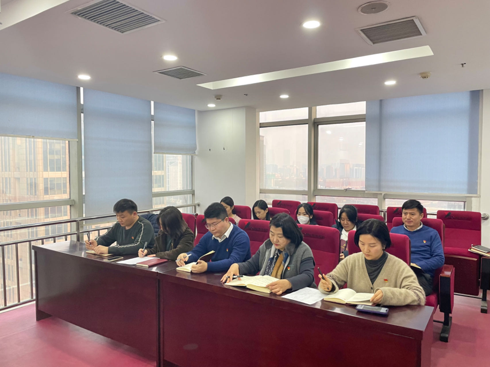 中豫咨詢集團(tuán)第四黨支部開展“準(zhǔn)確把握‘六個(gè)必須堅(jiān)持’ 推動企業(yè)高質(zhì)量發(fā)展”主題黨日活動